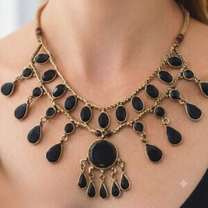 Elegant Handcrafted Necklaces – Graceful Designs for Every Occasion