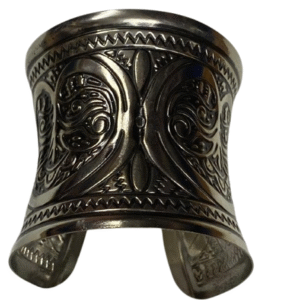 Elegant Cuff Bracelet – Timeless Style for Every Wrist