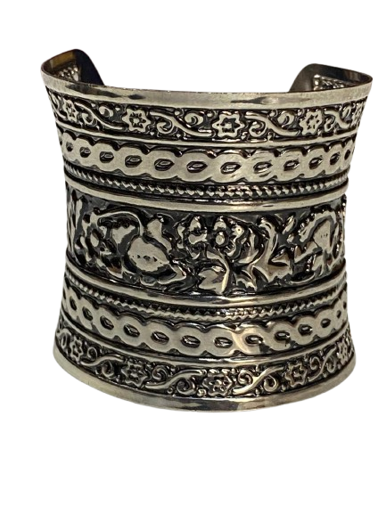 Elegant Cuff Bracelet – Timeless Style for Every Wrist - Image 3