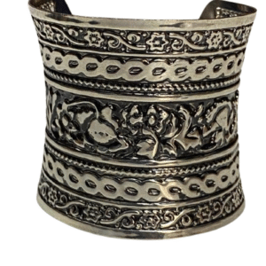 Elegant Cuff Bracelet – Timeless Style for Every Wrist