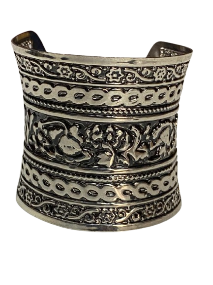 Elegant Cuff Bracelet – Timeless Style for Every Wrist - Image 2