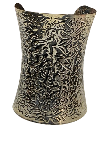 Elegant Cuff Bracelet – Timeless Style for Every Wrist - Image 2