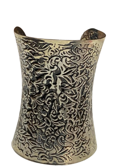 Elegant Cuff Bracelet – Timeless Style for Every Wrist - Image 4