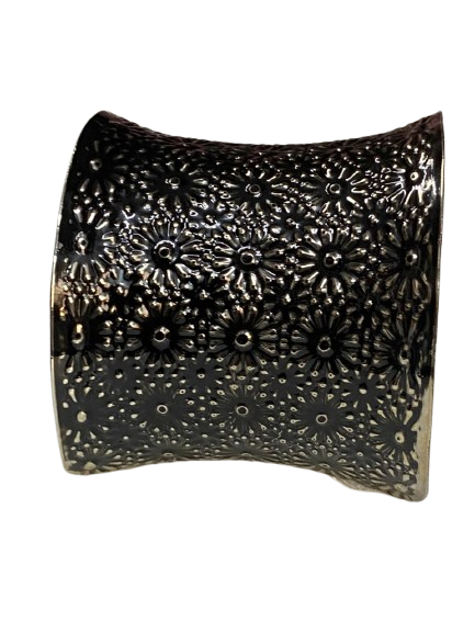 Elegant Cuff Bracelet – Timeless Style for Every Wrist - Image 3