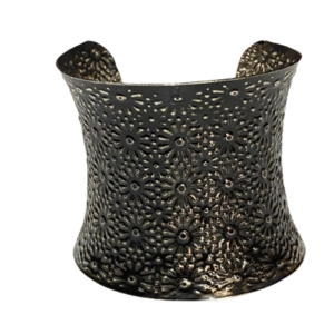 Elegant Cuff Bracelet – Timeless Style for Every Wrist