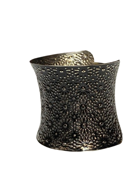 Elegant Cuff Bracelet – Timeless Style for Every Wrist - Image 5