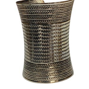 Elegant Cuff Bracelet – Timeless Style for Every Wrist