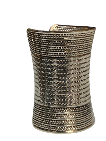 Elegant Cuff Bracelet – Timeless Style for Every Wrist - Image 3