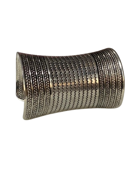 Elegant Cuff Bracelet – Timeless Style for Every Wrist - Image 5