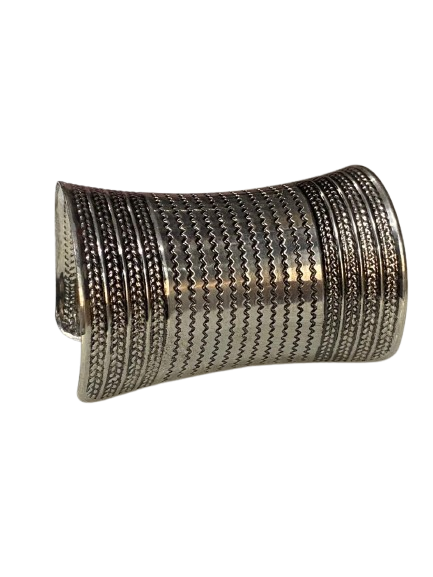 Elegant Cuff Bracelet – Timeless Style for Every Wrist - Image 7