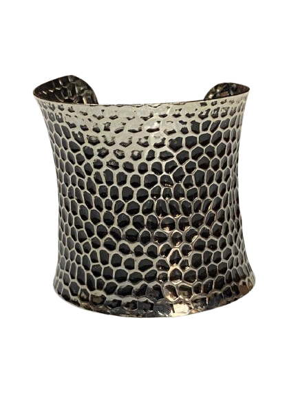 Elegant Cuff Bracelet – Timeless Style for Every Wrist - Image 3