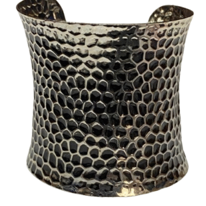 Elegant Cuff Bracelet – Timeless Style for Every Wrist