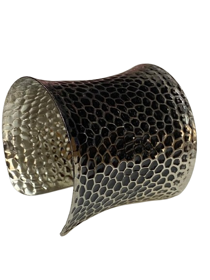 Elegant Cuff Bracelet – Timeless Style for Every Wrist - Image 4