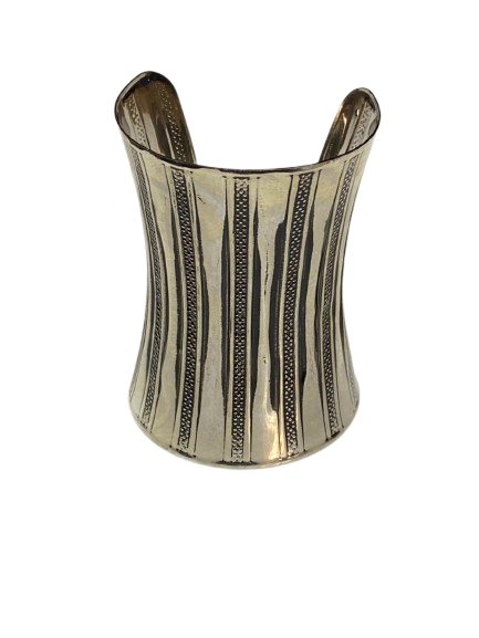 Elegant Cuff Bracelet – Timeless Style for Every Wrist - Image 3