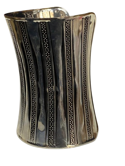 Elegant Cuff Bracelet – Timeless Style for Every Wrist - Image 2