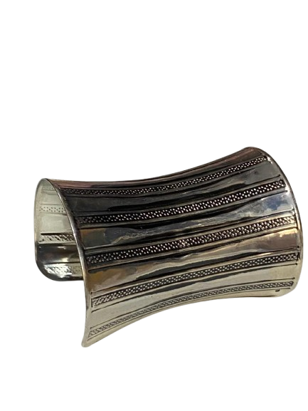 Elegant Cuff Bracelet – Timeless Style for Every Wrist - Image 6