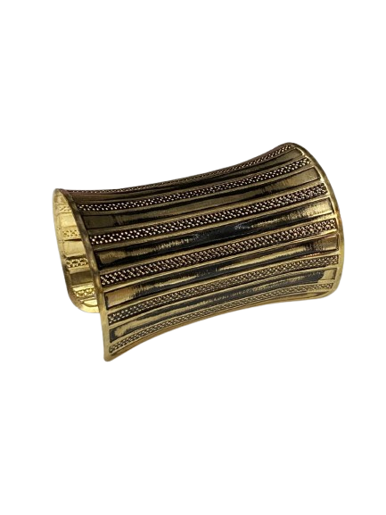 Elegant Cuff Bracelet – Timeless Style for Every Wrist - Image 3