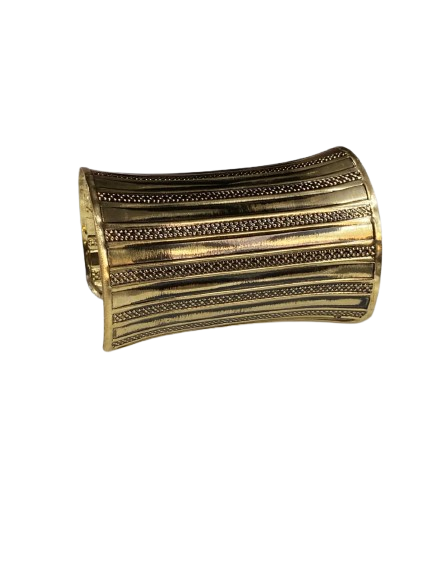 Elegant Cuff Bracelet – Timeless Style for Every Wrist - Image 2