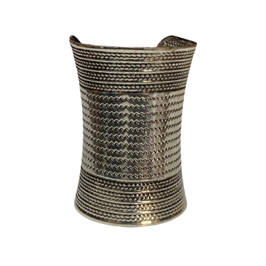 Elegant Cuff Bracelet – Timeless Style for Every Wrist