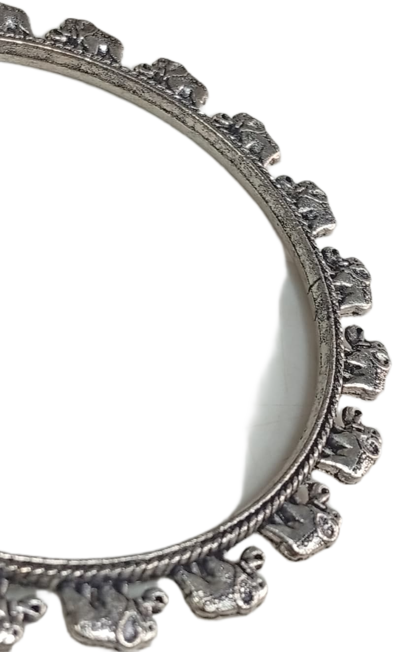 Stylish Ethnic Cuff Bracelet Classic Handmade Accessory - Image 3