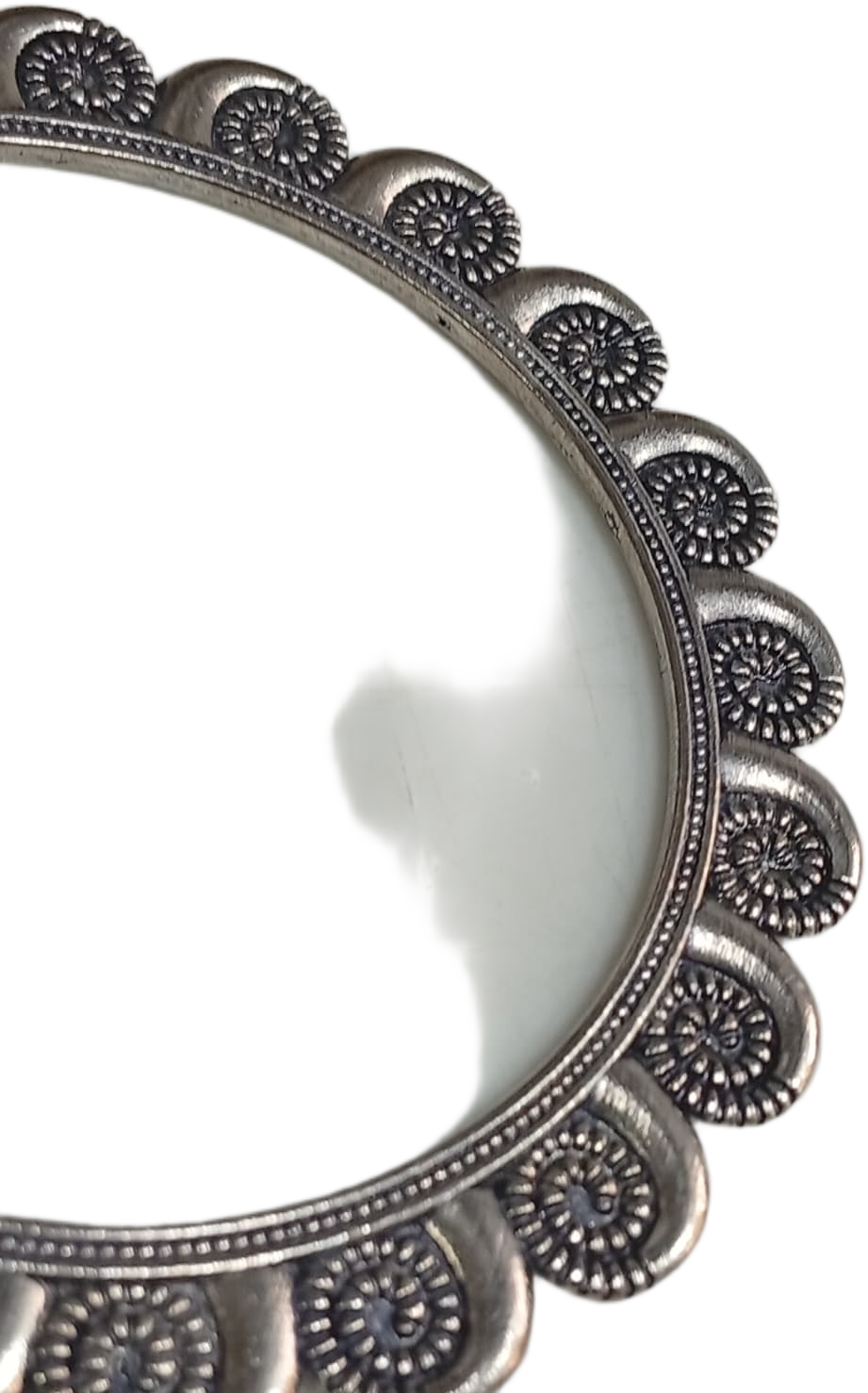 Stylish Ethnic Cuff Bracelet Classic Handmade Accessory - Image 4