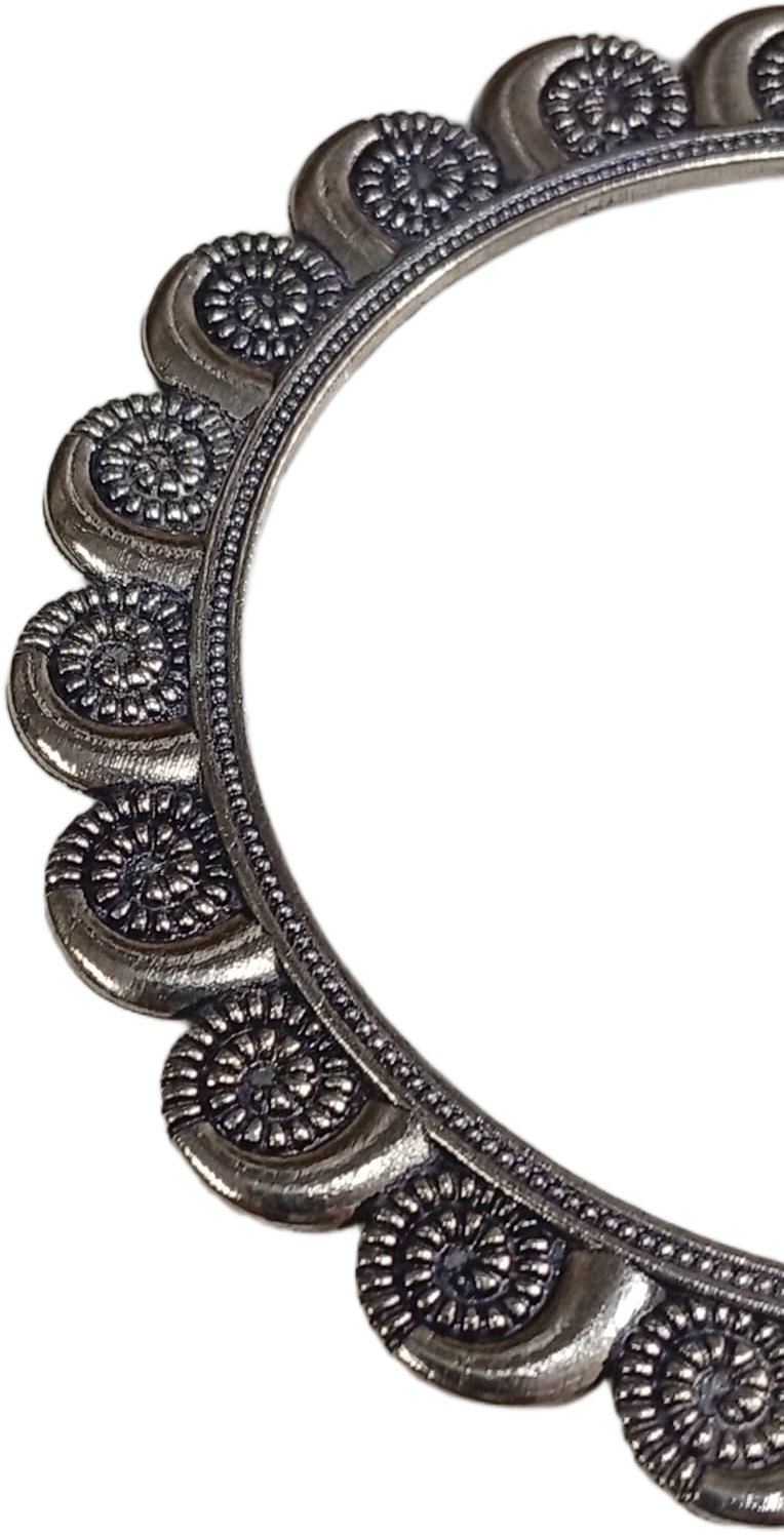 Stylish Ethnic Cuff Bracelet Classic Handmade Accessory - Image 3
