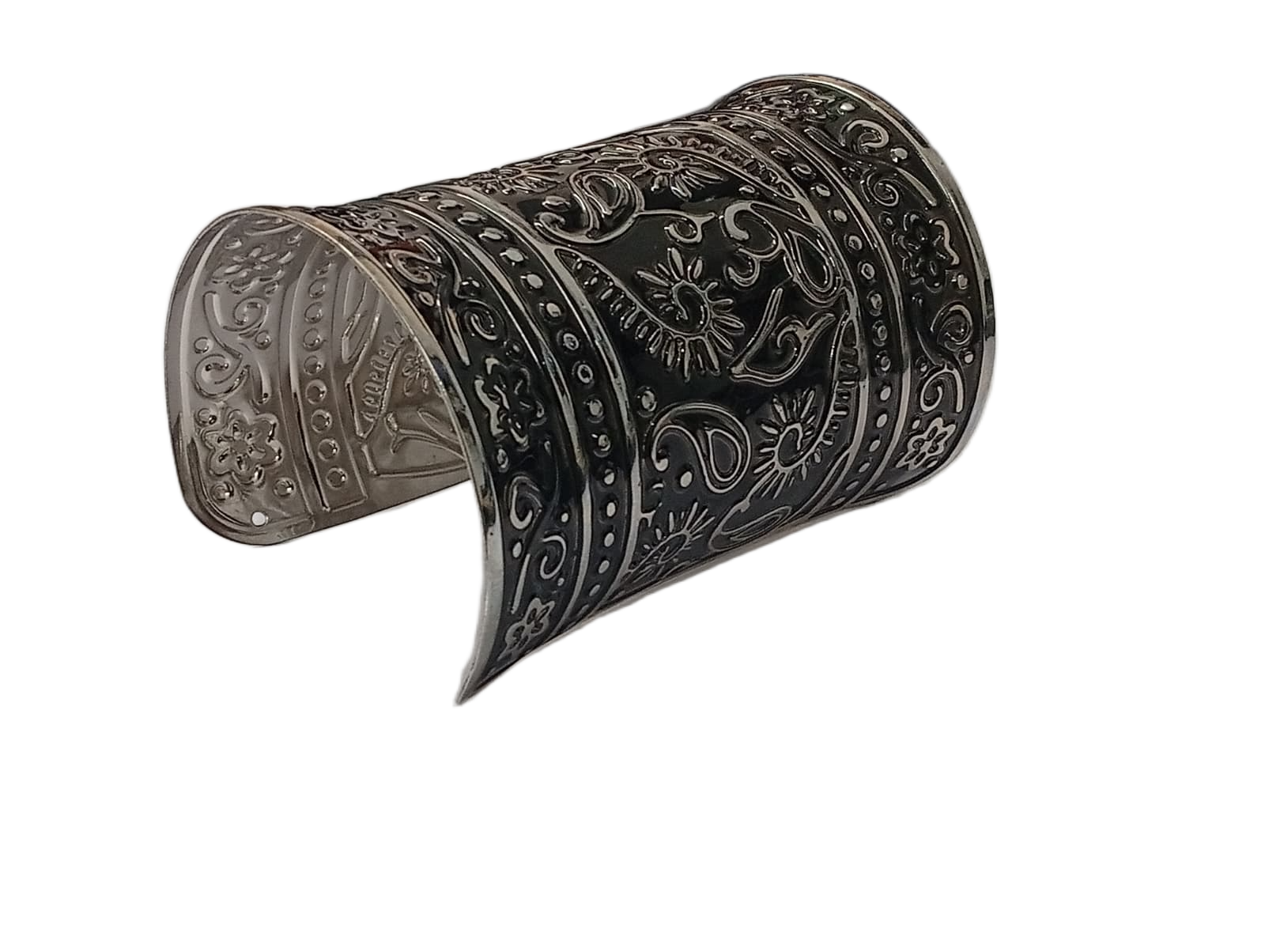 Elegant Cuff Bracelet – Timeless Style for Every wrist - Image 4